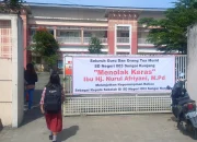 Polemik SDN 003 Sungai Kunjang: Aksi Protes Wali Murid dan Guru Memanas