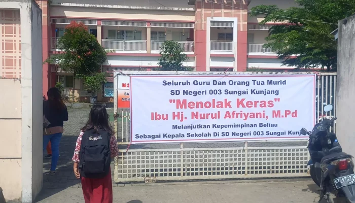 Polemik SDN 003 Sungai Kunjang: Aksi Protes Wali Murid dan Guru Memanas