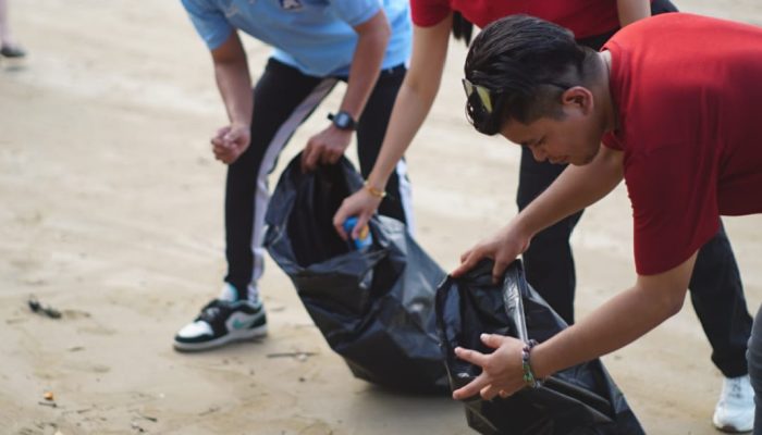 BM PAN Kaltim Tutup Kemah & Upgrading dengan Aksi Bersih Pantai di Ambalat