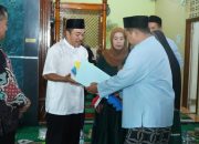 Bupati PPU Menyerahkan Kunci 21 Rumah Relokasi Korban Kebakaran Pasar ITCI Pada Safari Jumat di Maridan